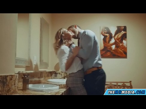 ❤️ Büyük memeli bir sarışın seni umumi tuvalette baştan çıkardığında ❤❌ Seks videosu bize %tr.tradewin.top ❌